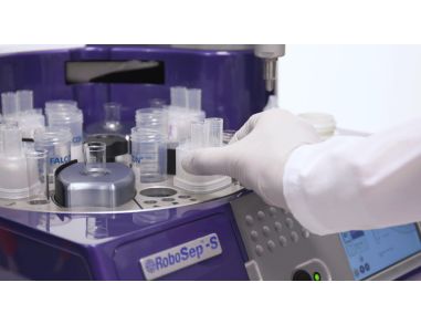 Unloading the RoboSep™-S Carousel